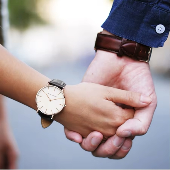 Elegant Brown Leather Strap Watch - Picture 7 of 8